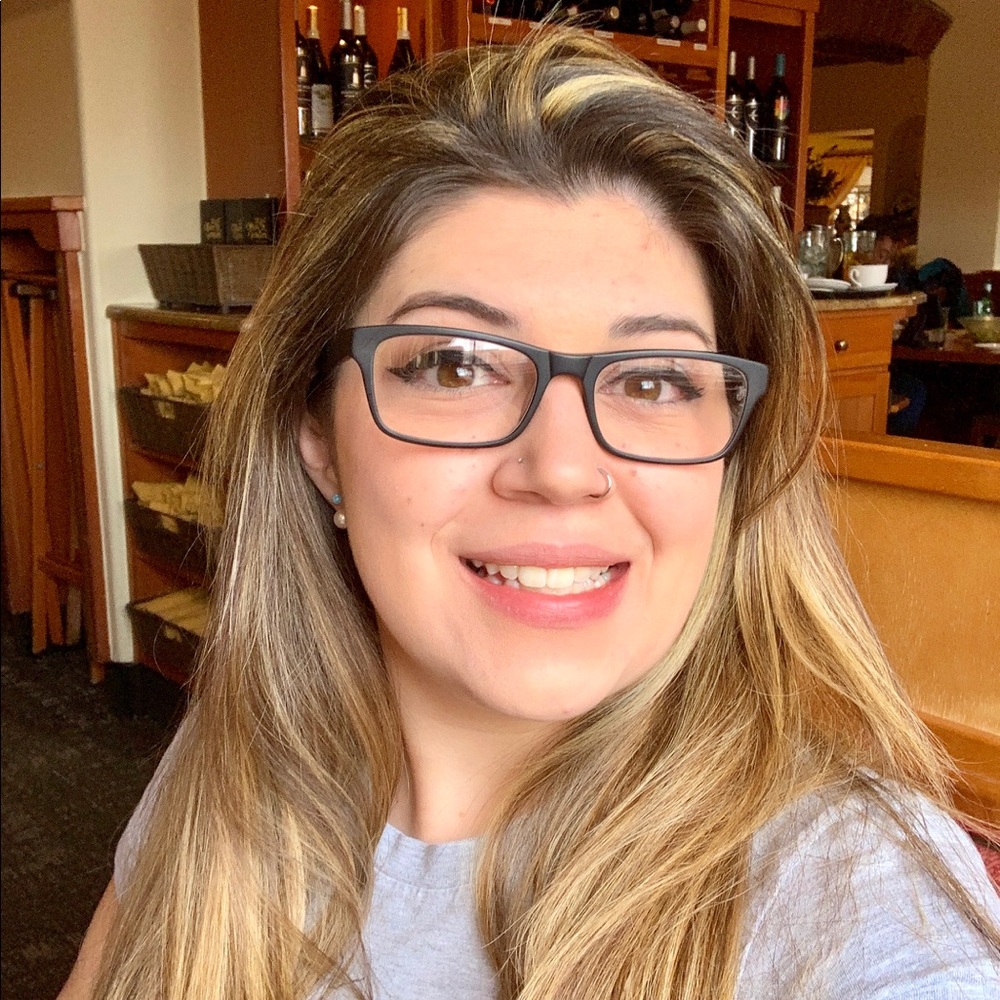 Meet your Posher, Carolina